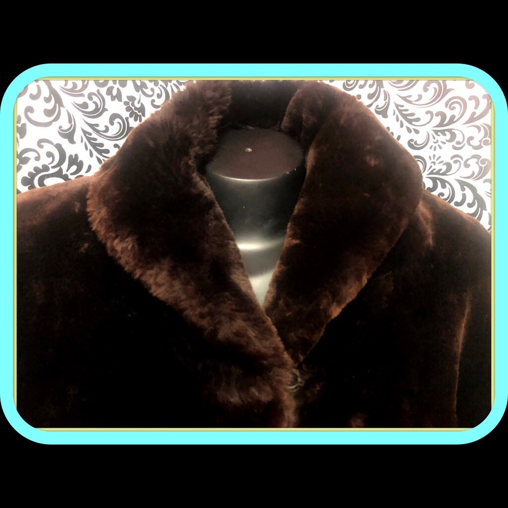 GORGEOUS BEAVER FUR COAT!